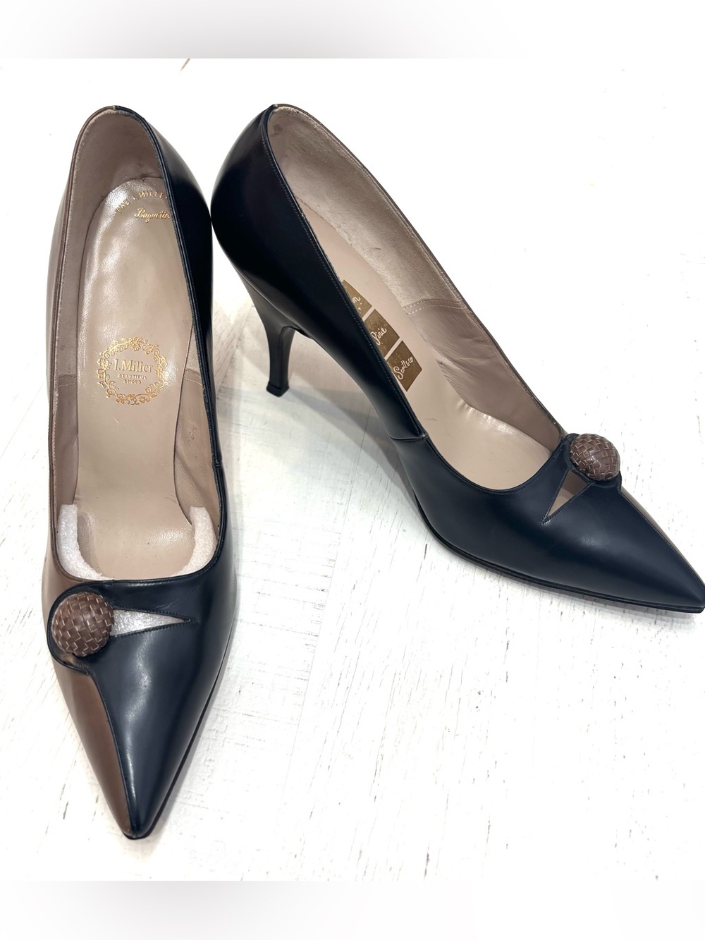 Vintage I. Miller 1950-60 Black Pointed Leather Pumps with Brown Button Accent - Picture 1 of 16